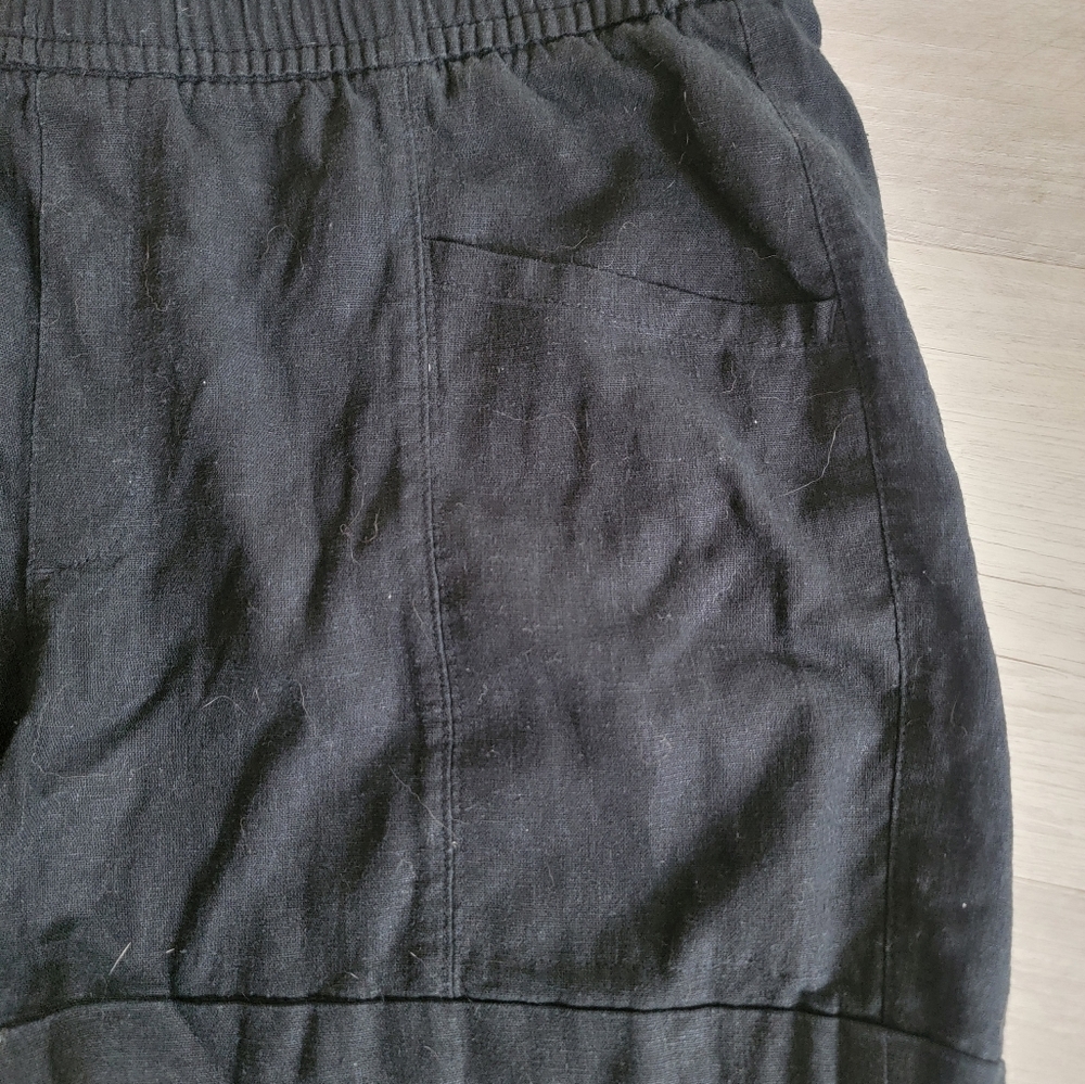 Old Navy Black Relaxed Shorts - Picture 2 of 7